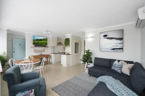 Renovated Moololaba Unit 100m To Beach0