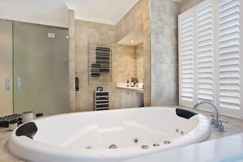 Five-Bedroom Holiday Home