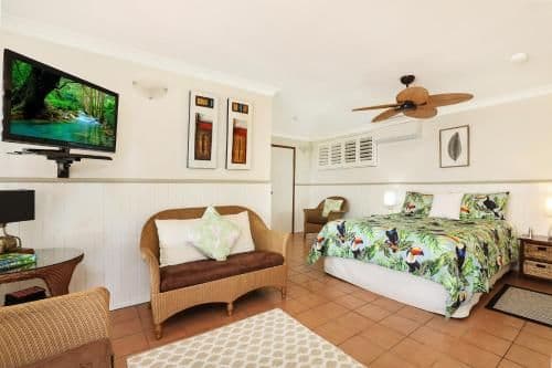 Deluxe Queen Suite