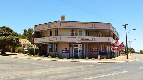 Pingelly Hotel0