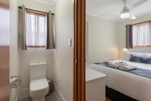 Deluxe 2 Bedroom Cabin - Sleeps 6