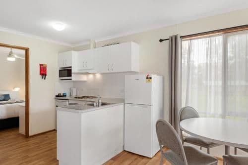 Deluxe 2 Bedroom Cabin - Sleeps 6