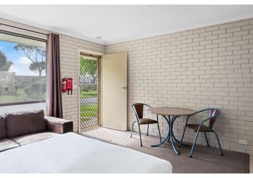 Standard Motel Room - Sleeps 4