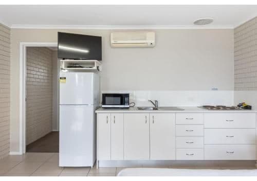 Standard Motel Room - Sleeps 4