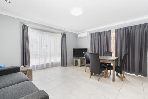 One-Bedroom Apartment (Pet Friendly)