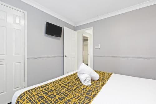 One-Bedroom Apartment (Pet Friendly)