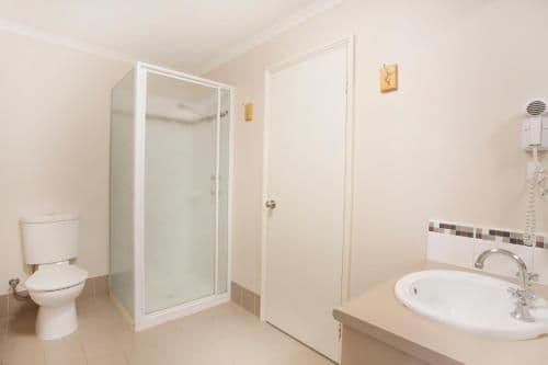 Deluxe 2 Bedroom Cabin