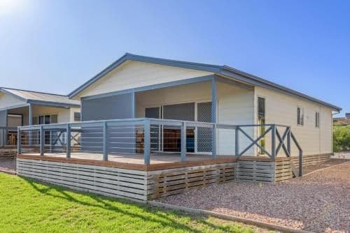 Deluxe 2 Bedroom Cabin - Sleeps 6