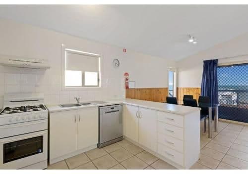Deluxe 2 Bedroom Cabin - Sleeps 6