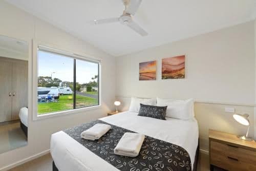 Deluxe 2 Bedroom Waterfront Cabin