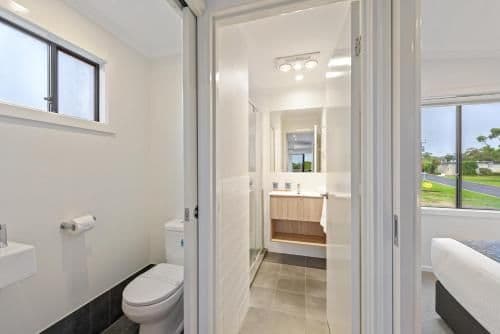 Deluxe 2 Bedroom Waterfront Cabin