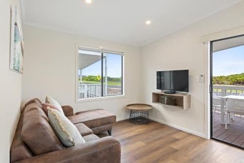 Deluxe 2 Bedroom Waterfront Cabin