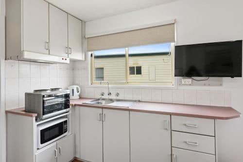 Economy Cabin - Sleeps 6