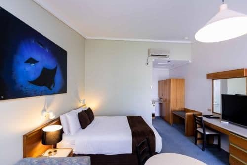 Deluxe Queen Room