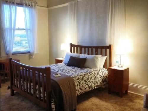 The Bank Guesthouse Glen Innes4
