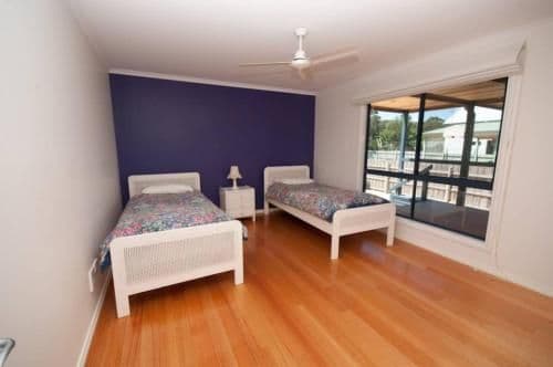 Four-Bedroom Holiday Home - Cambroe