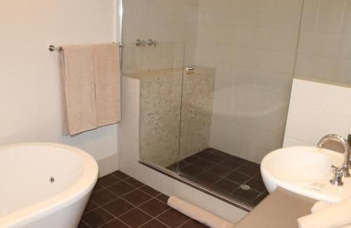 Banksia Suite (Room Only)