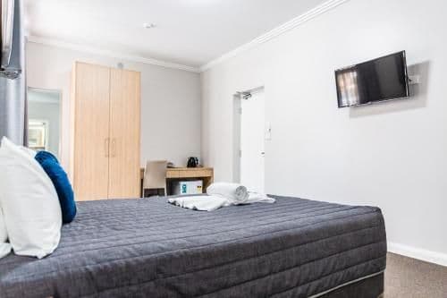Queen Room with Private Bathroom