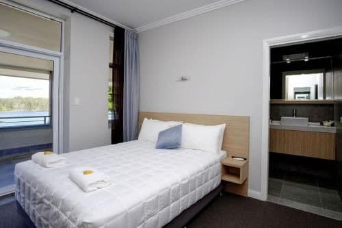Queen Room with Lake View