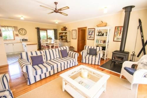 Bright Country Home4