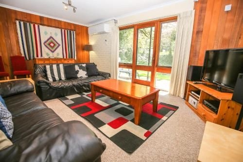 Cedar Holiday Units - Apartment 10