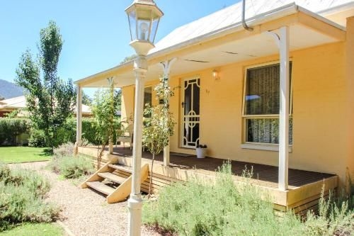 Harrietville Cottage1