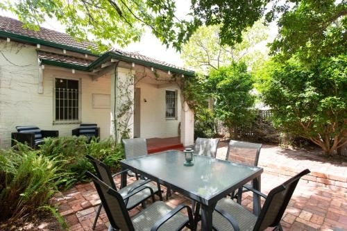 Soloman Street Cottage1