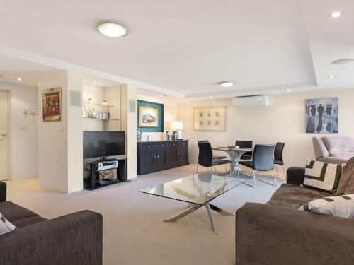 Garden Apartment @ Forster Tower (Garden Apartment At Forster Tower)0
