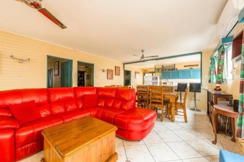 Clifton Beach House3