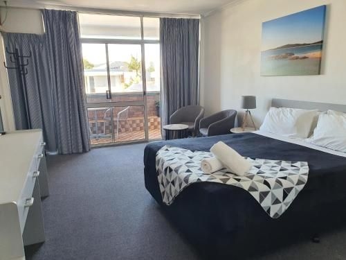 Seabreeze Beach Hotel1