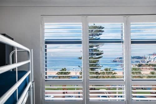 Bed in 6-Bed Mixed Dormitory Room with Beach View and Shared Bathroom