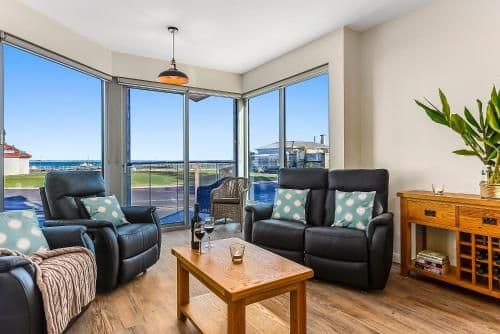 Two-Bedroom Ground Floor Apartment with Ocean View - Sherbert