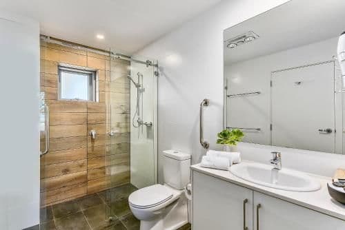 Two-Bedroom Ground Floor Apartment with Ocean View (Disability Access) - Lipsom
