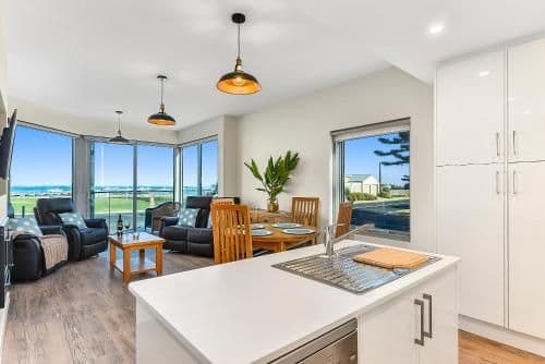 Two-Bedroom Ground Floor Apartment with Ocean View - Sherbert