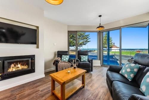 Two-Bedroom Ground Floor Apartment with Ocean View - Sherbert