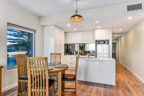 Two-Bedroom Ground Floor Apartment with Ocean View - Sherbert