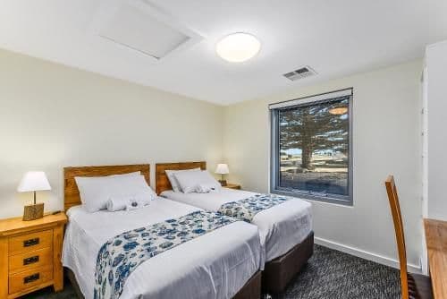 Two-Bedroom Ground Floor Apartment with Ocean View - Sherbert