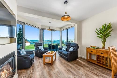 Two-Bedroom Apartment with Ocean View - Cape Martin