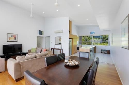 Three Bedroom Ocean View Penthouse with Jacuzzi