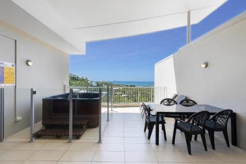 Three Bedroom Ocean View Penthouse with Jacuzzi