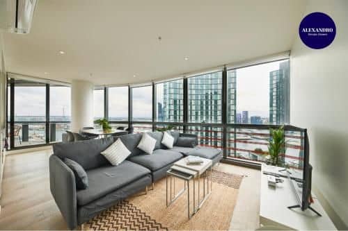 STUNNING 2 BED 2 BATH STYLISH UNIT FREE PARKING STUNNING 2 BED 2 BATH STYLISH UNIT FREE PARKING
