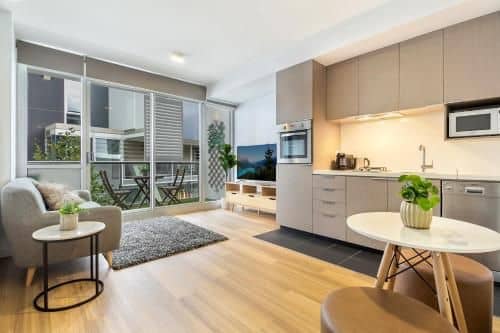 Clean Modern Apartment 15 Mins From City on Tram Clean Modern Apartment 15 Mins From City on Tram