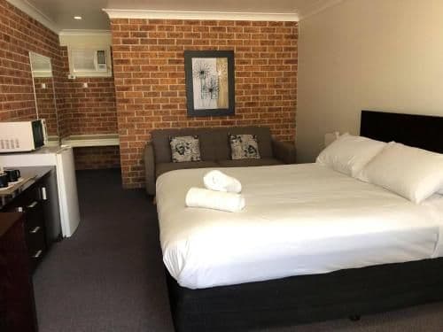 Deluxe Queen Room