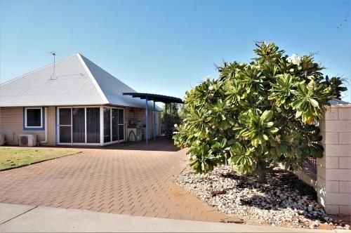 Osprey Holiday Village Unit 113-2 Bedroom - Lovely 2 Bedroom Apartment with a Pool in the Complex0