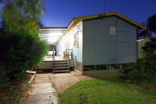 Getaway Villas Unit 3 - 3 Bedroom Self-Contained Villa with a Deck0