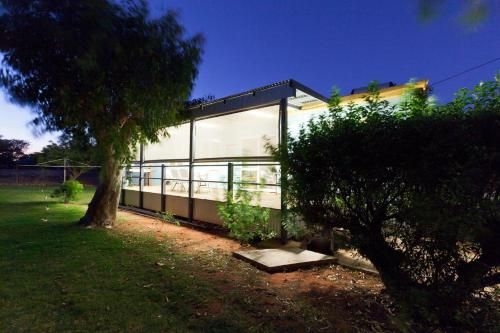 Getaway Villas Unit 3 - 3 Bedroom Self-Contained Villa with a Deck3
