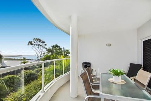 Deluxe Two-Bedroom Apartment with Garden View