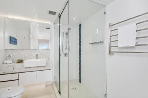 Deluxe Two-Bedroom Apartment with Ocean View
