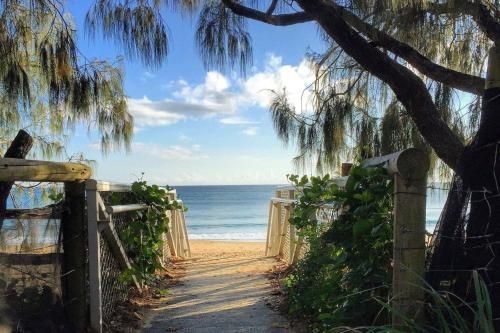 20 Steps to the Sand0