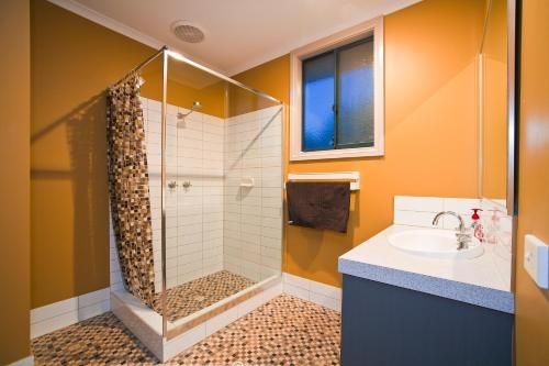 9 Skipjack Circle - Lovely Pet-Friendly Holiday Home with a Breezeway3